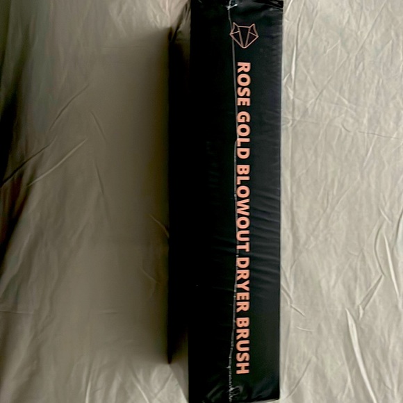 Foxybae blowout dryer and brush - Picture 1 of 6